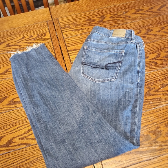 American Eagle Outfitters Denim - American Eagle tomgirl distressed raw hem jeans